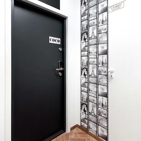 Clicktheflat The Rising Museum דירה