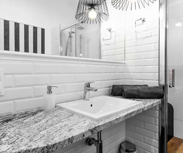 Clicktheflat The Rising Museum Apartman Varsó